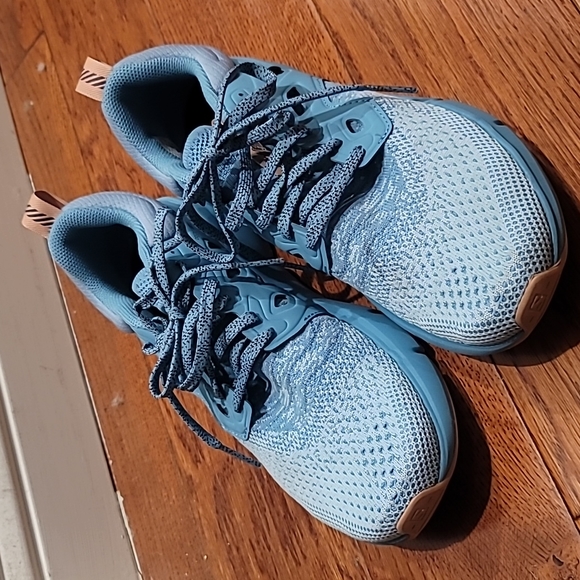 Salomon Smooth Operator Running shoes almost brand new! - Picture 2 of 9